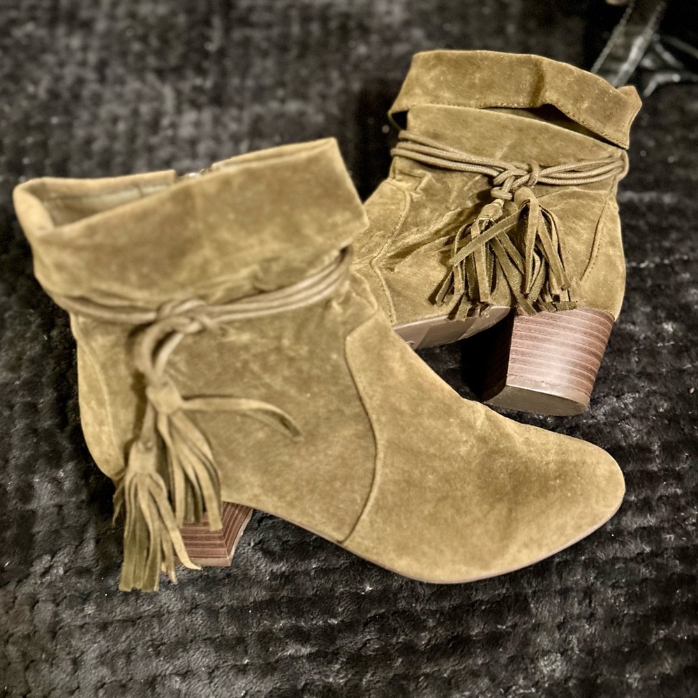Elegant Tan Suede Ankle Booties with Tassel